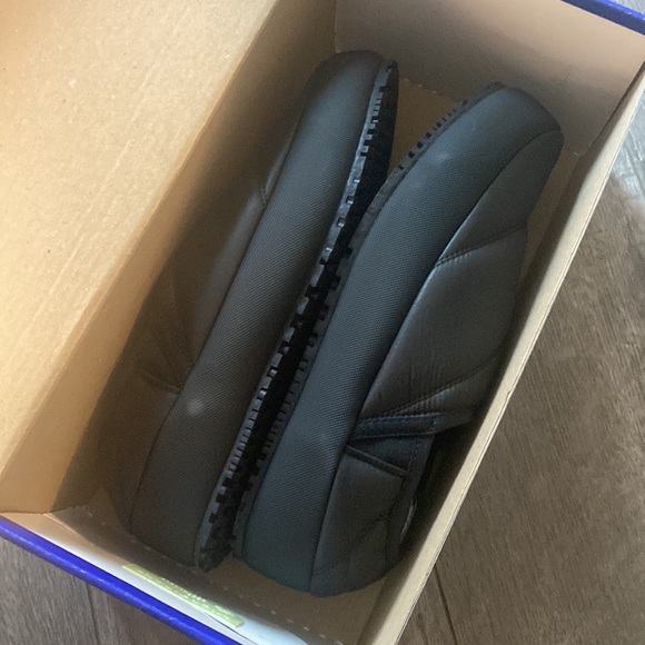 P448 new in box laby slip on sneaker black size 7.5 - Picture 5 of 5